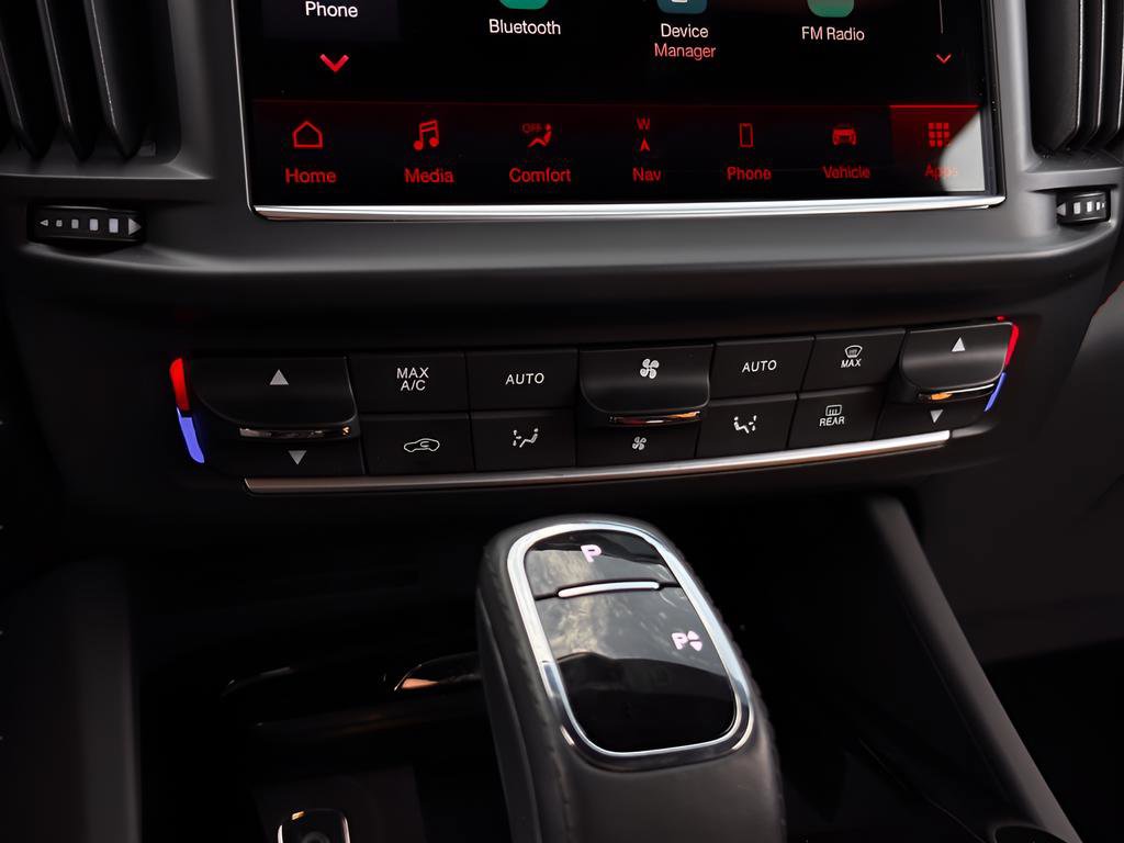 Used 2024 Maserati Levante GT Ultima image 12