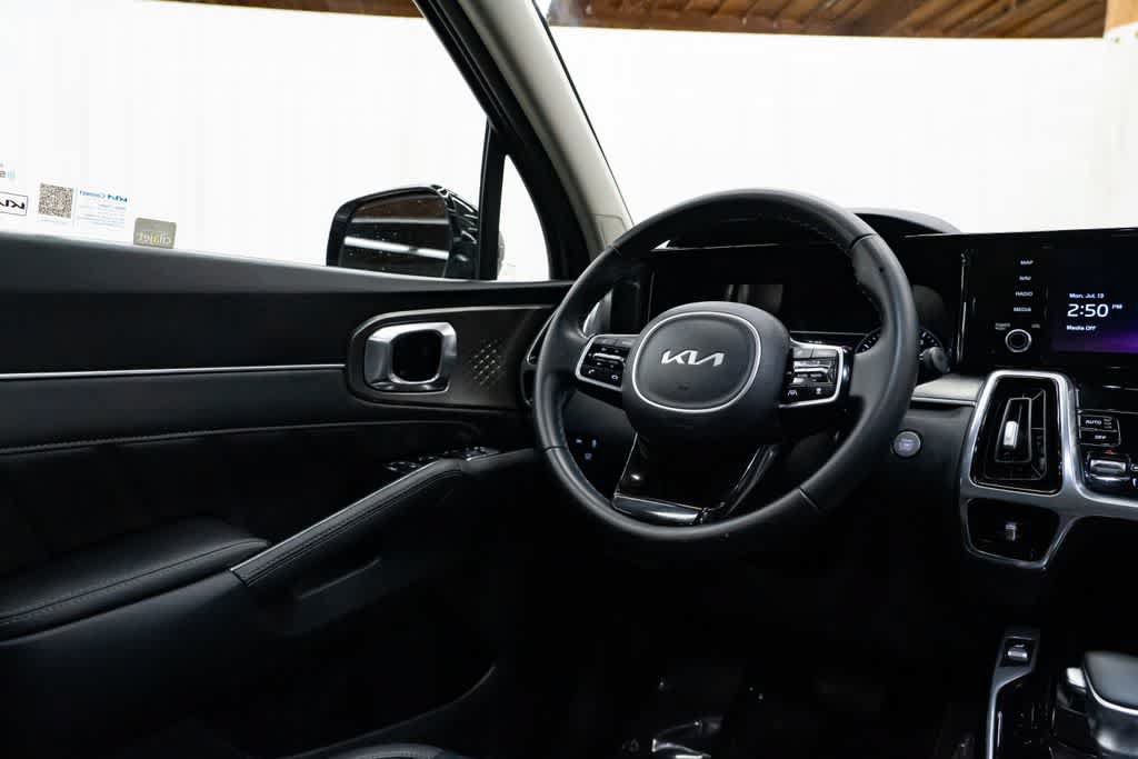 Used 2022 Kia Sorento SX AWD/4WD image 11