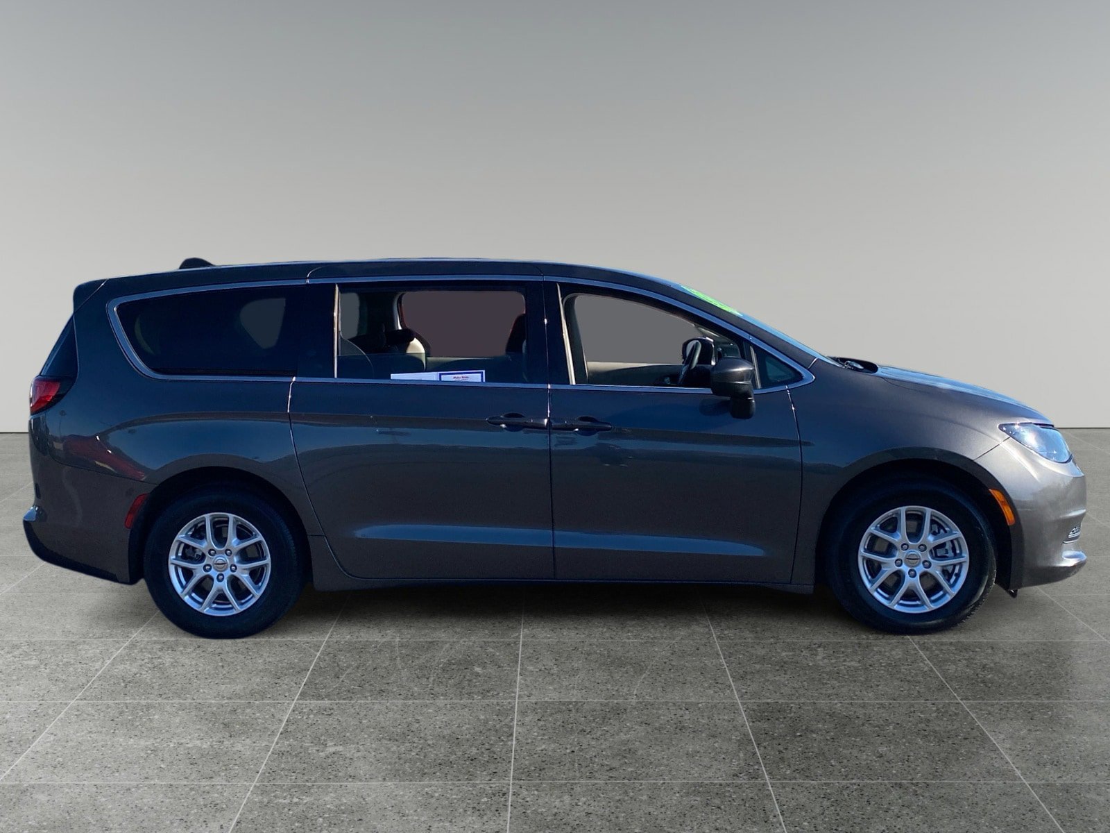 Used 2023 Chrysler Voyager LX FWD image 6