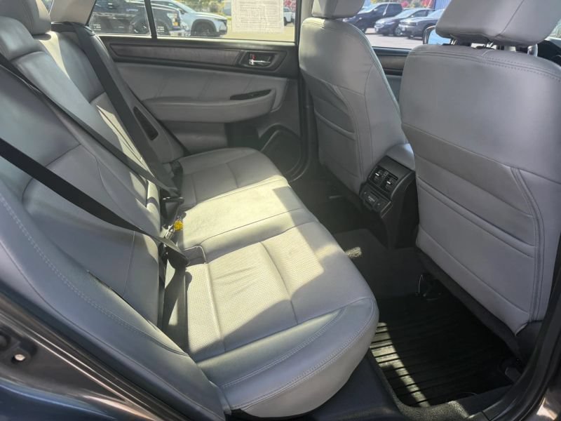 Used 2018 Subaru Outback 2.5i Limited AWD/4WD image 8