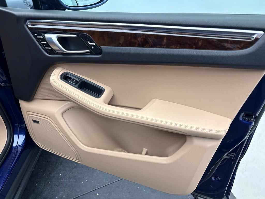 Certified 2026 Porsche Macan AWD/4WD image 23