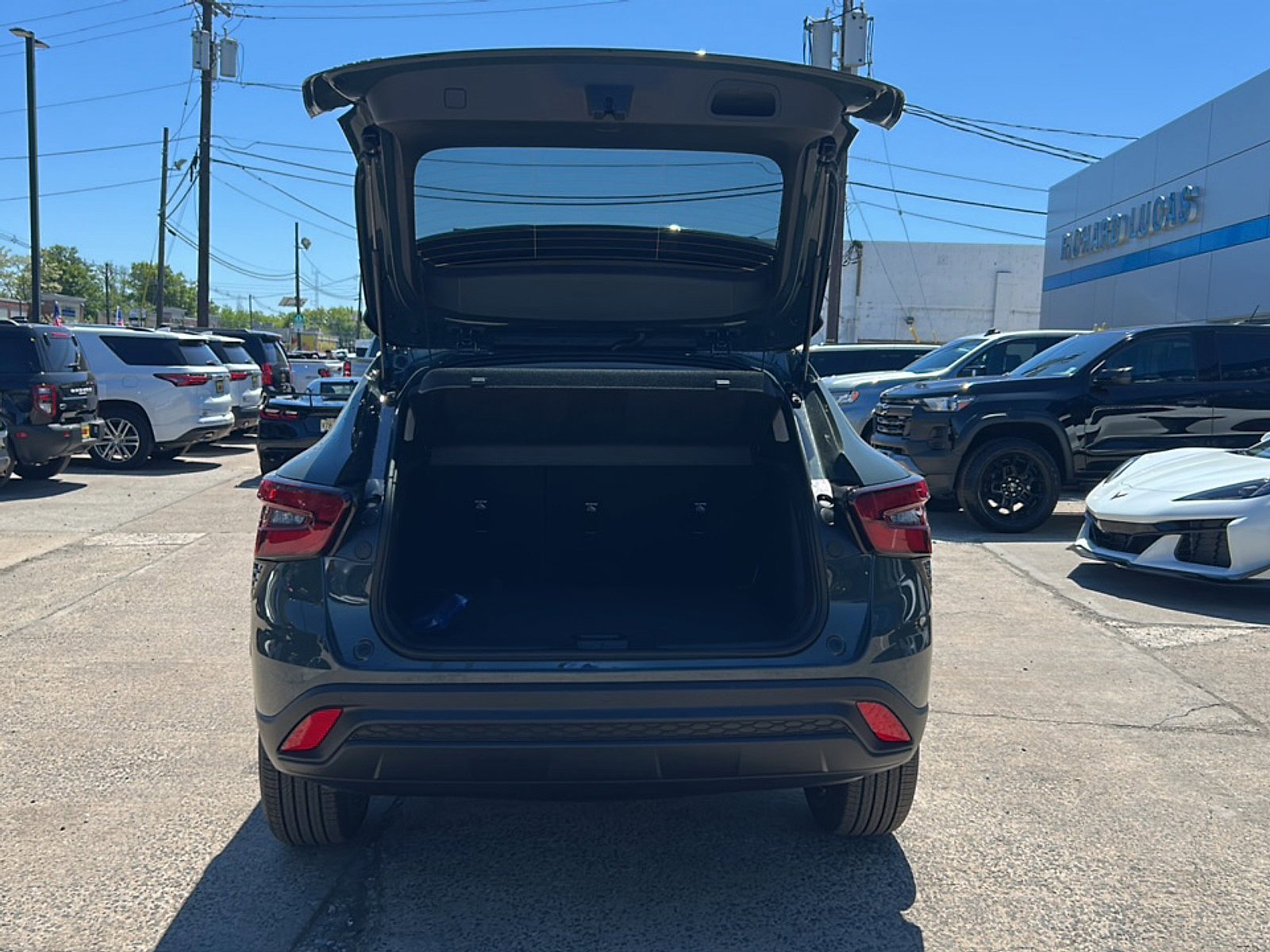 New 2026 Chevrolet Trax LT w/ Driver Confidence Package FWD image 11