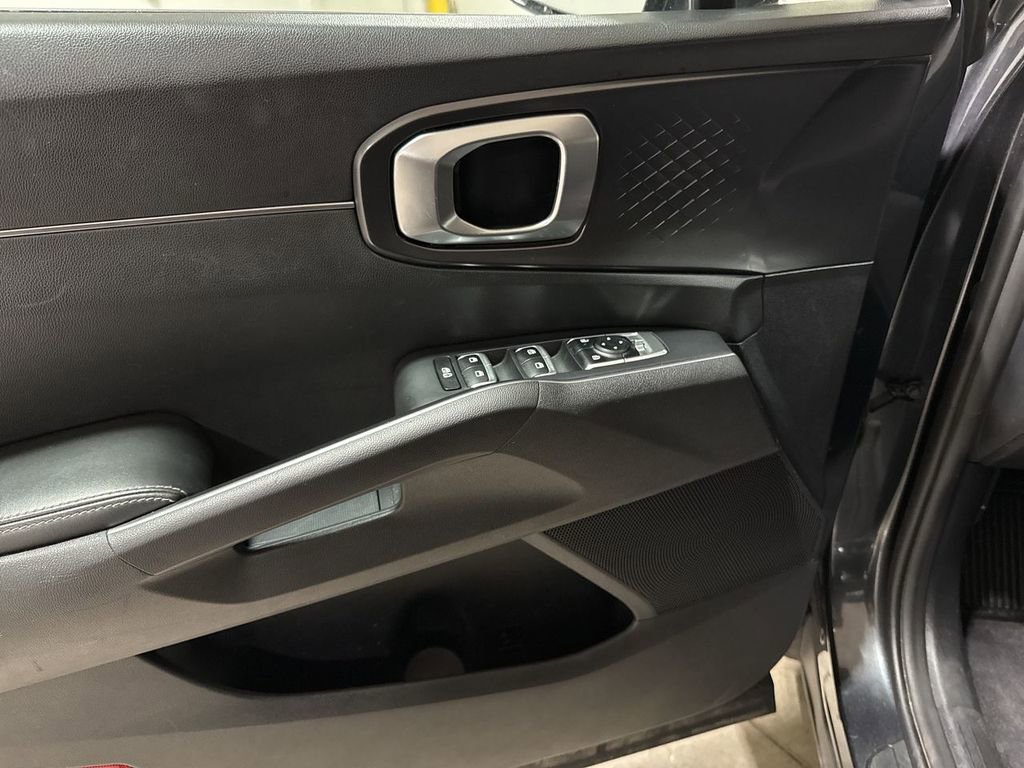 Used 2024 Kia Sorento S image 21