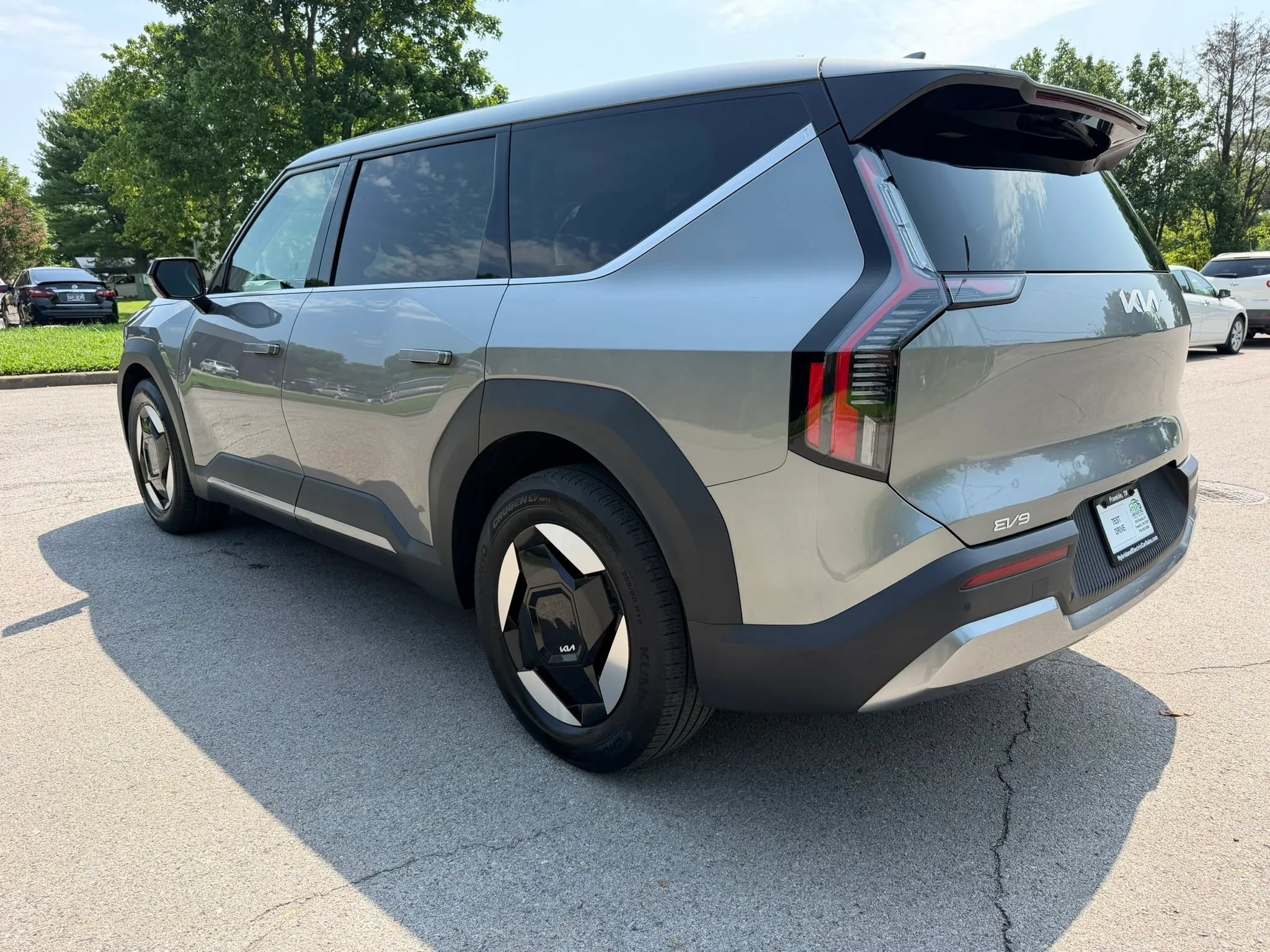 Used 2024 Kia EV9 Light Long Range RWD image 7