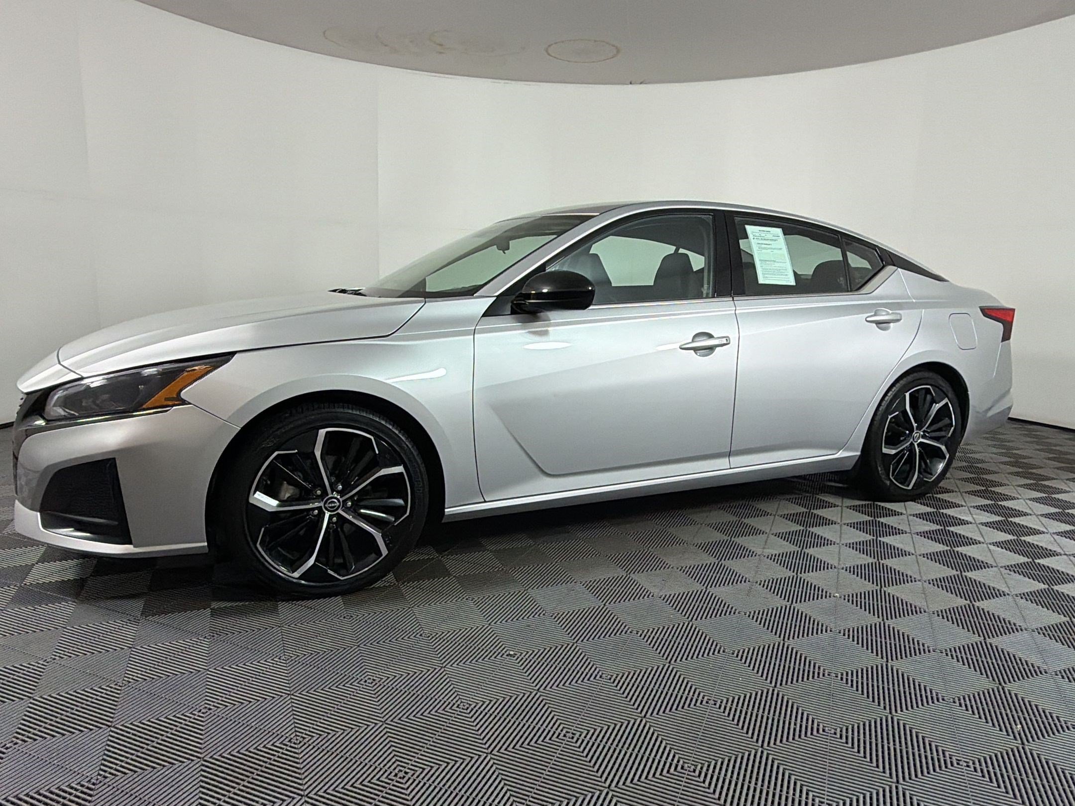 Used 2024 Nissan Altima 2.5 SR FWD image 21