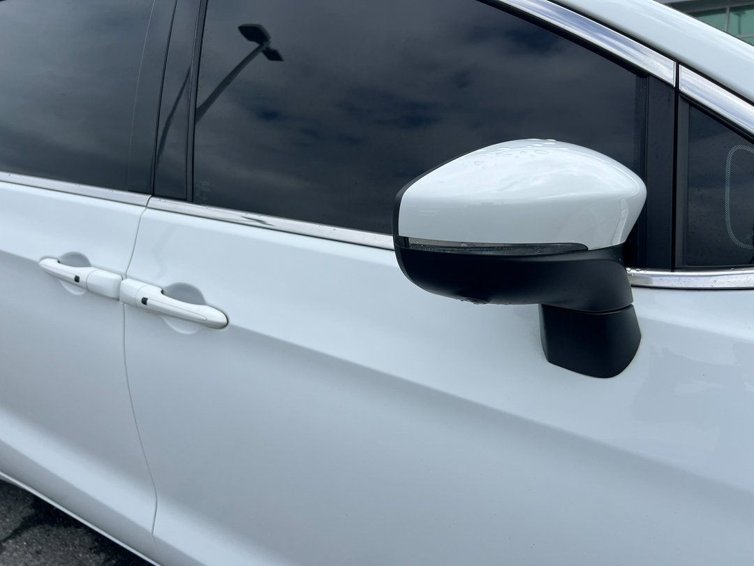 Used 2023 Chrysler Pacifica Touring-L image 13