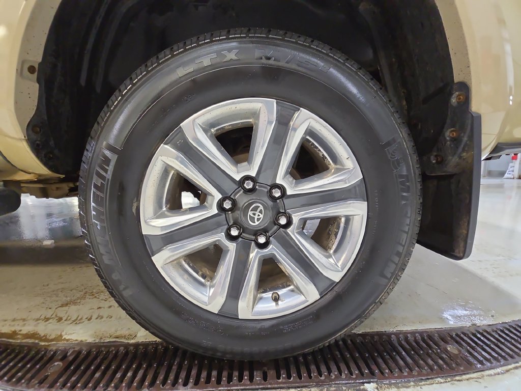 Certified 2018 Toyota Tacoma Limited AWD/4WD image 39