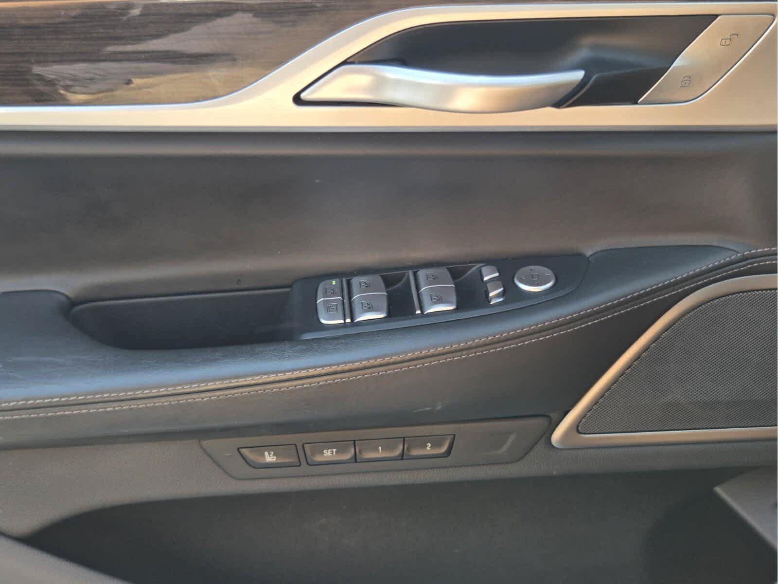 Used 2022 BMW 750i xDrive AWD/4WD image 24