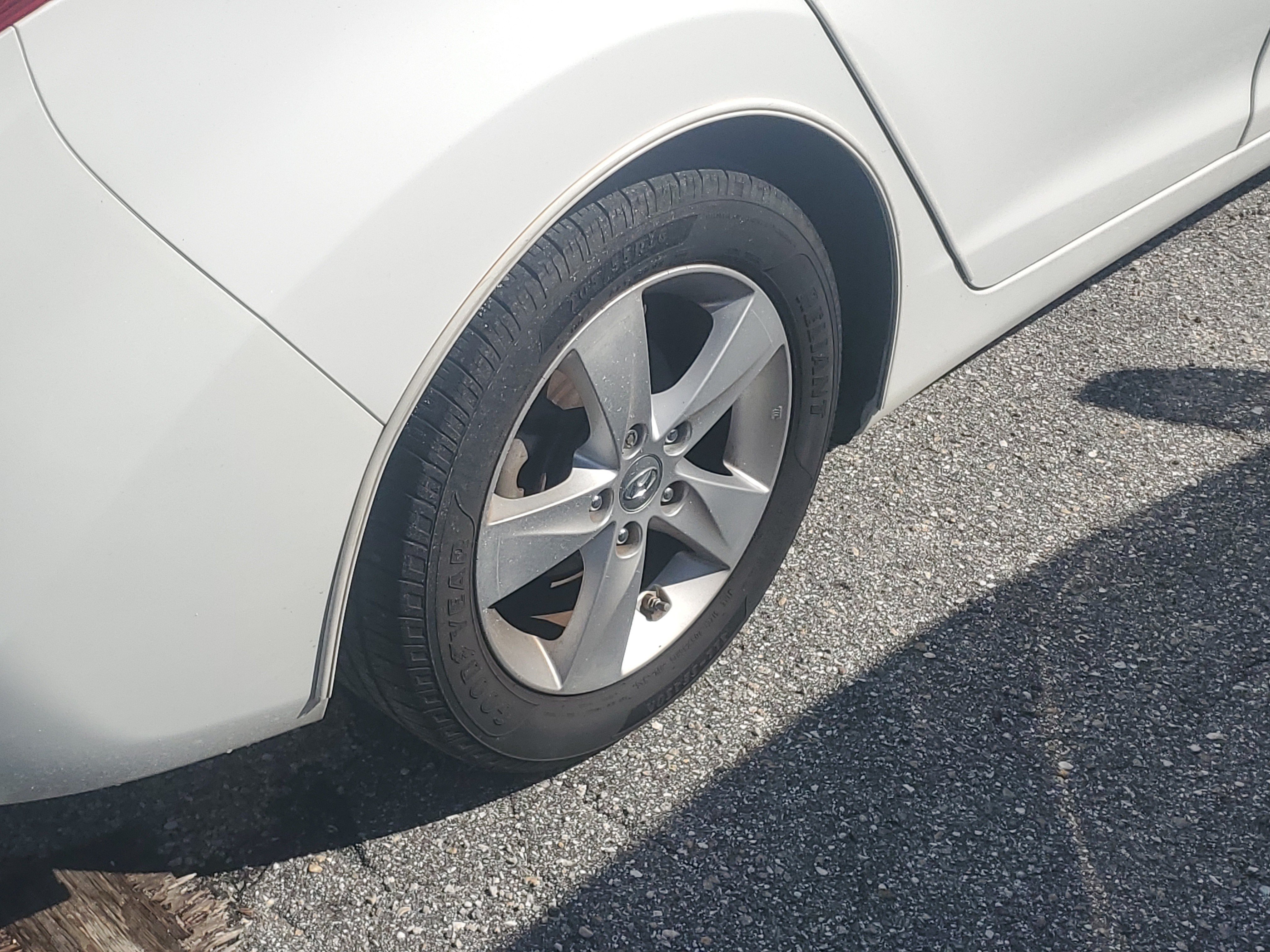 Used 2013 Hyundai Elantra GLS w/ Preferred Pkg FWD image 4