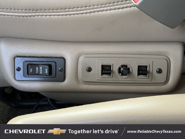 Used 2018 Chevrolet Express 2500 Extended w/ Enhanced Convenience Package RWD image 36