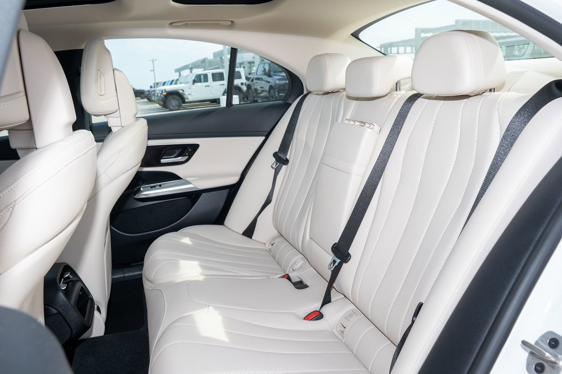 Used 2024 Mercedes-Benz E 350 4MATIC Sedan image 19