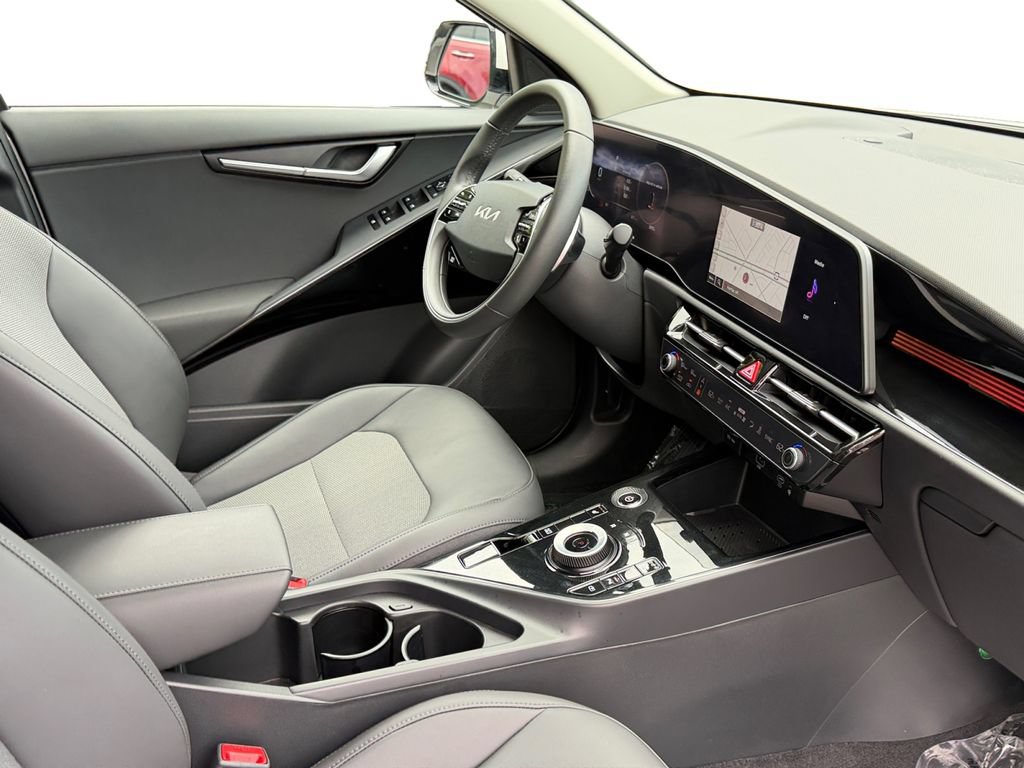 Certified 2025 Kia Niro Wind FWD image 8
