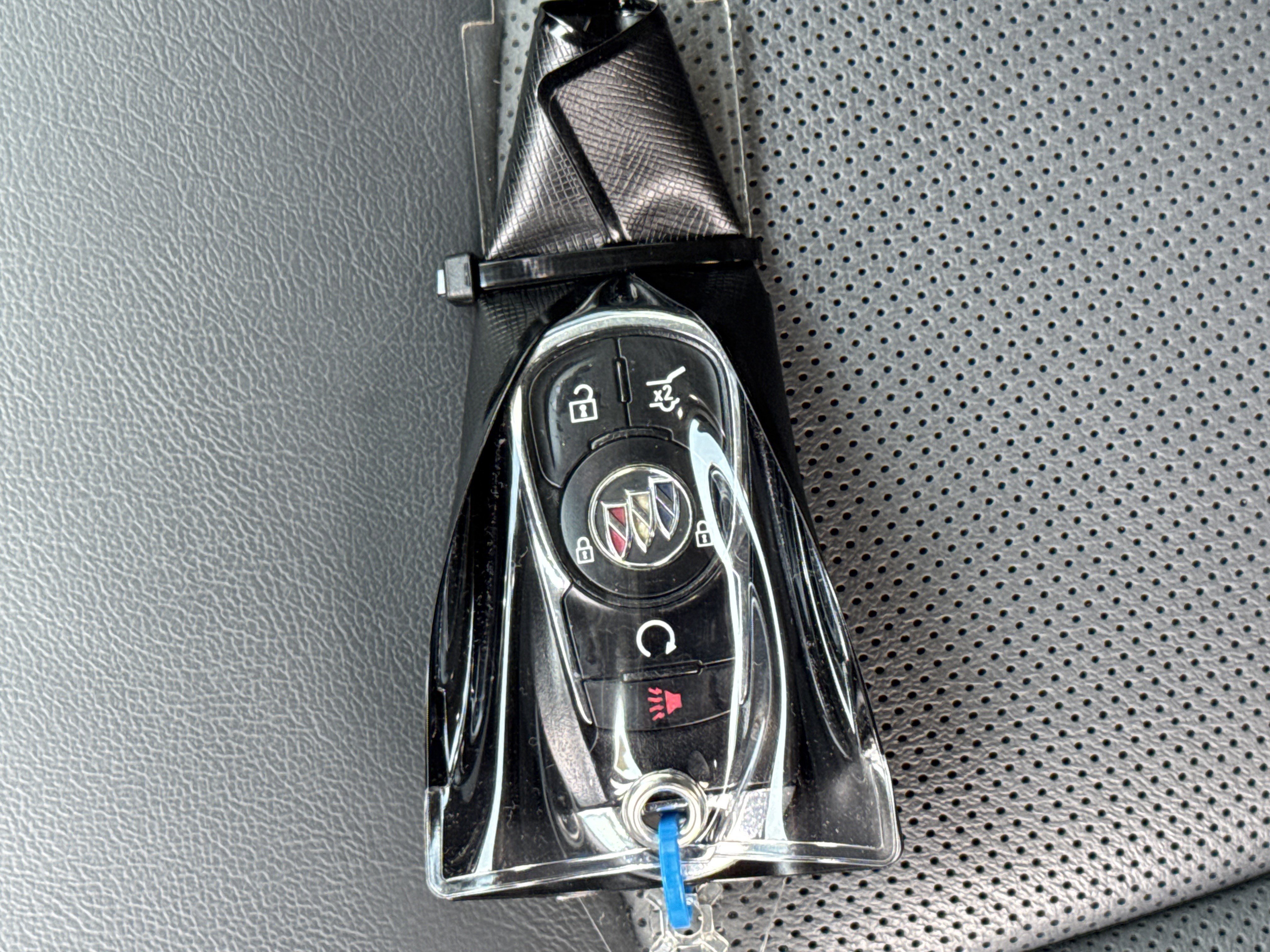 Used 2020 Buick Envision Essence FWD image 36