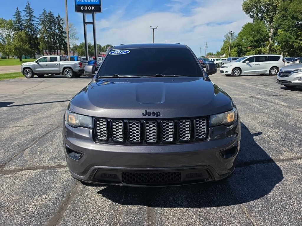 Used 2017 Jeep Grand Cherokee Altitude AWD/4WD image 2