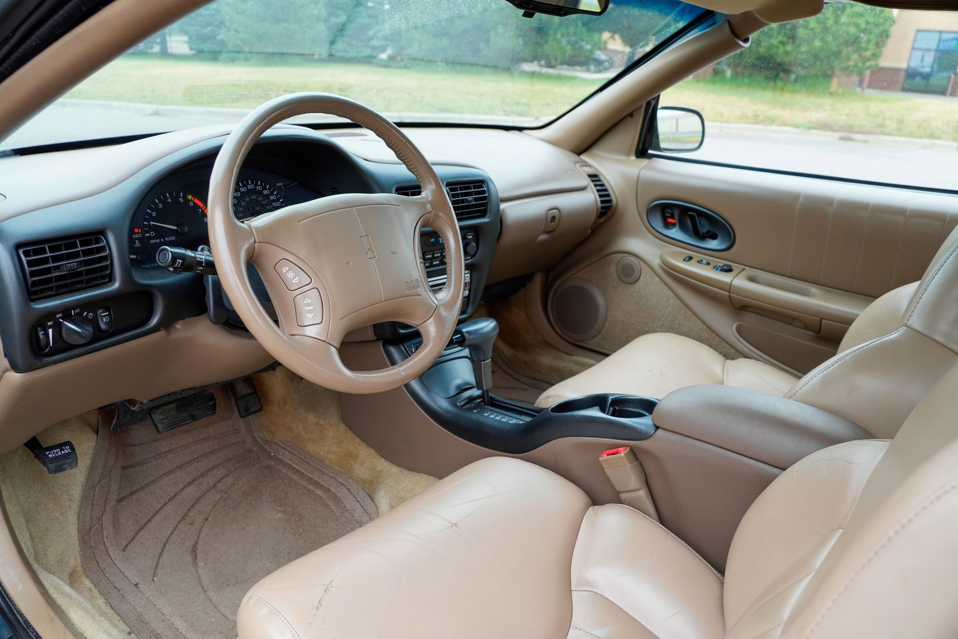 Used 1995 Oldsmobile Cutlass Supreme Convertible FWD image 4