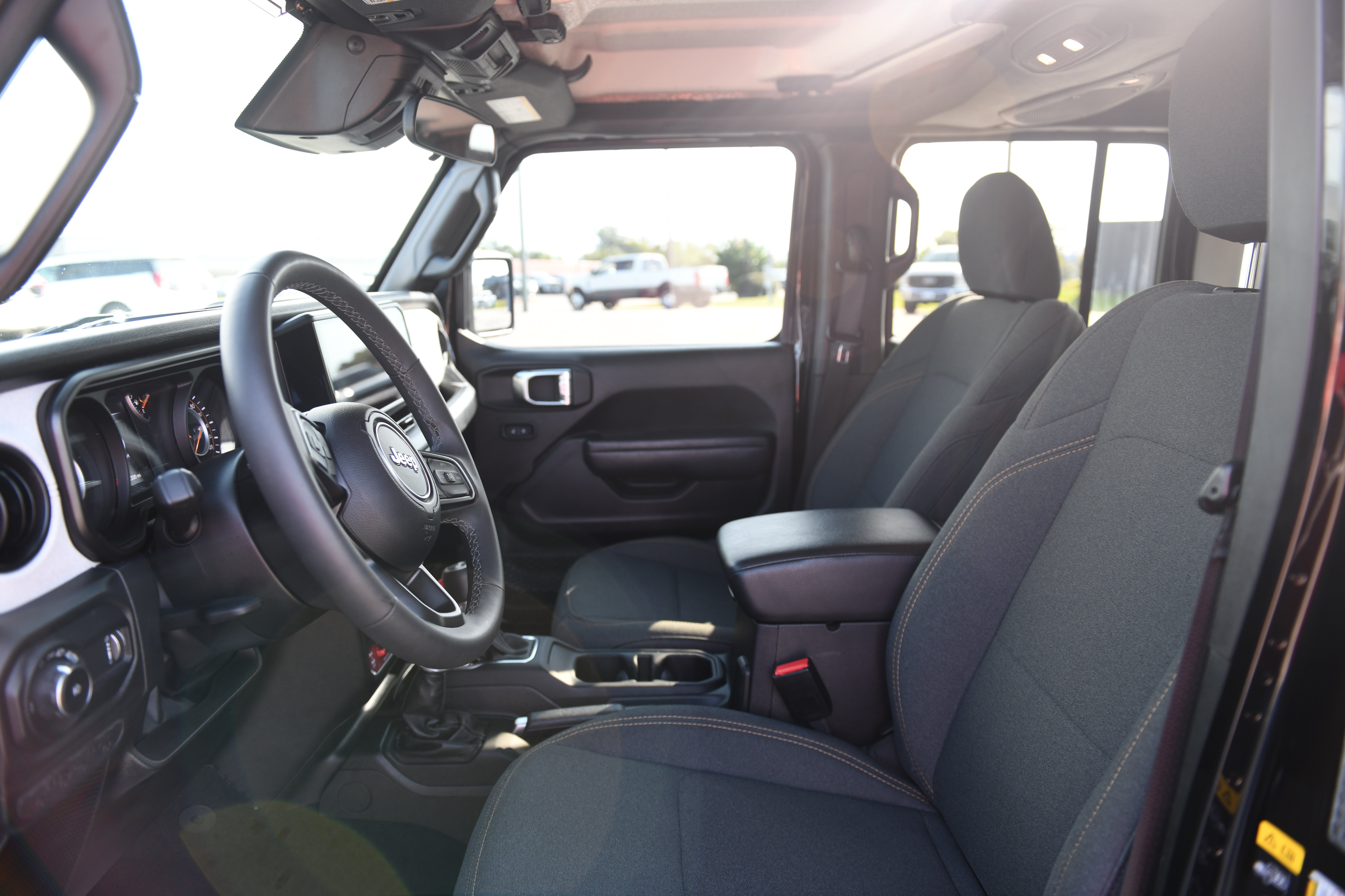 Used 2025 Jeep Wrangler Unlimited Sport AWD/4WD image 16