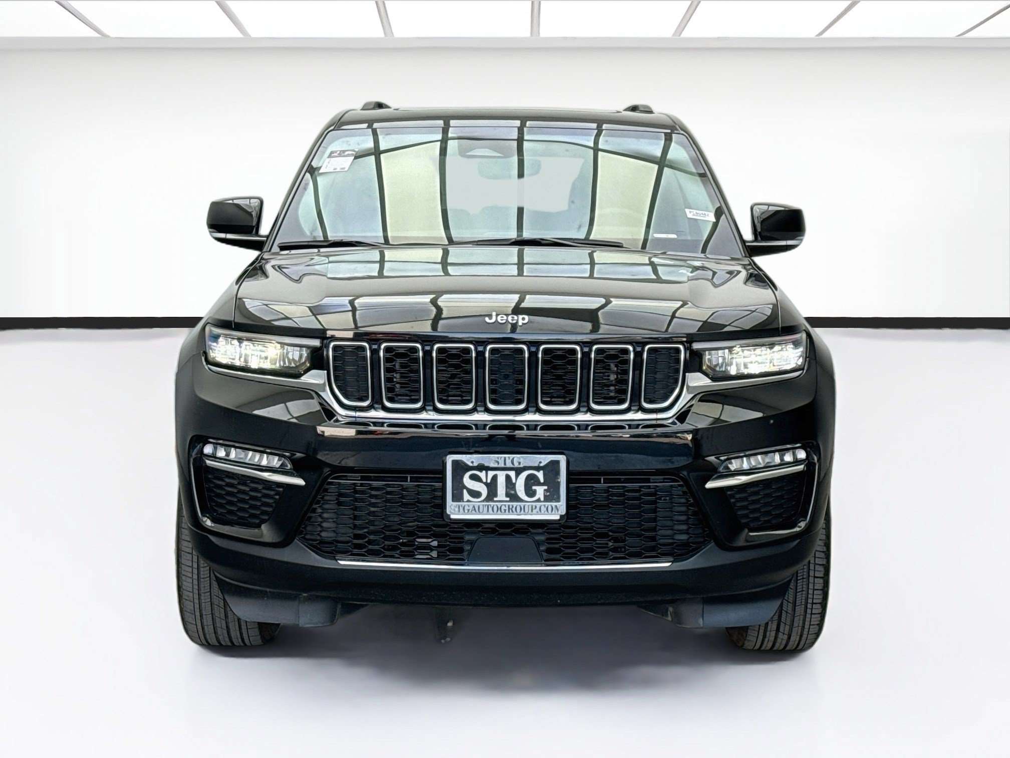 Used 2023 Jeep Grand Cherokee 4WD 4xe image 2