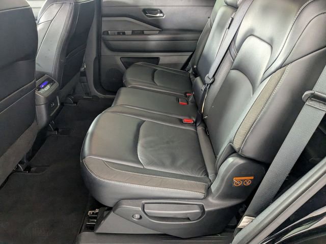 Used 2023 Nissan Pathfinder SL w/ Black Appearance Package image 28