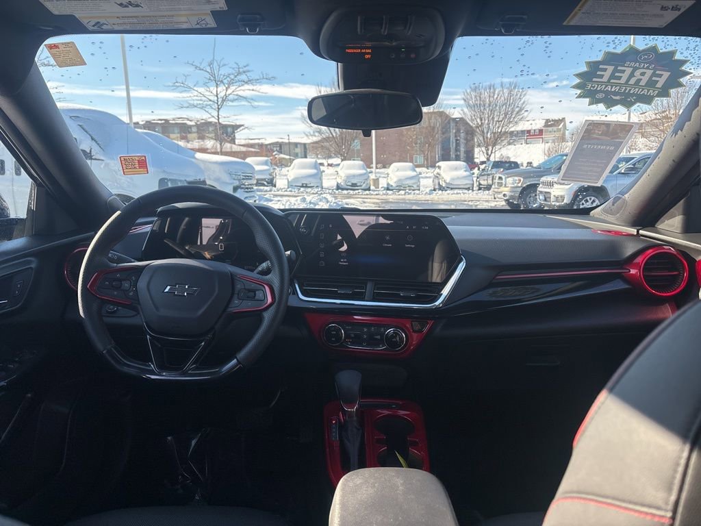 Used 2025 Chevrolet Trax RS w/ Sunroof Package image 36