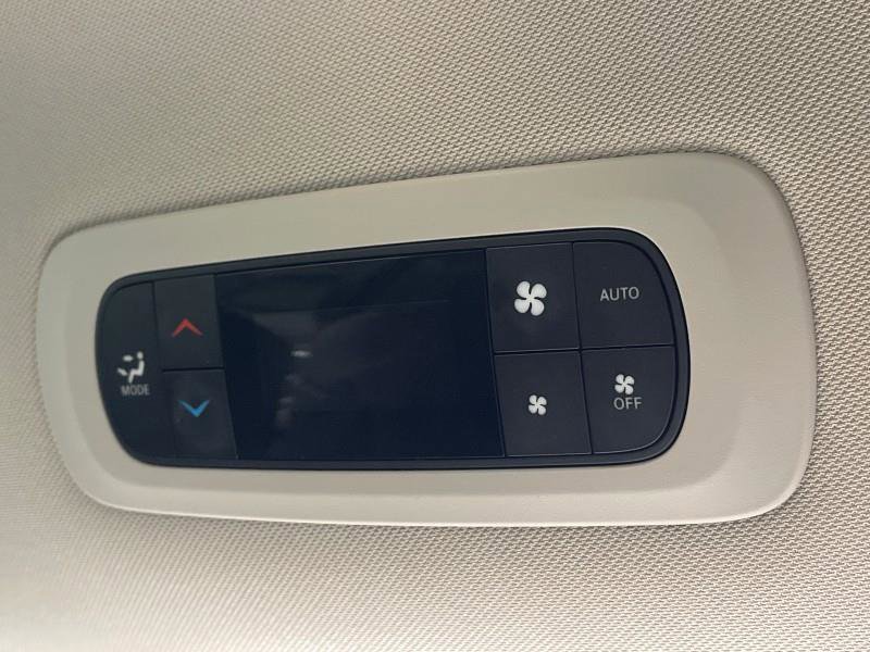 Used 2023 Chrysler Pacifica Touring-L image 50