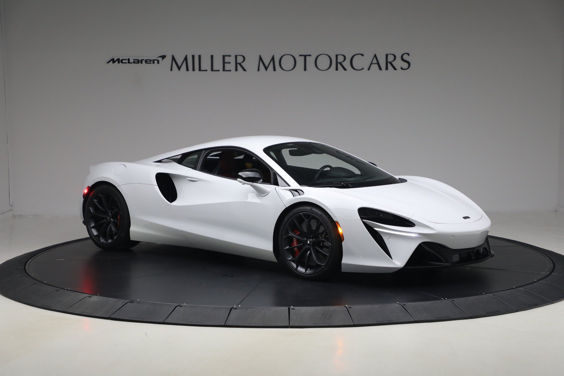 Used 2023 McLaren Artura RWD image 10