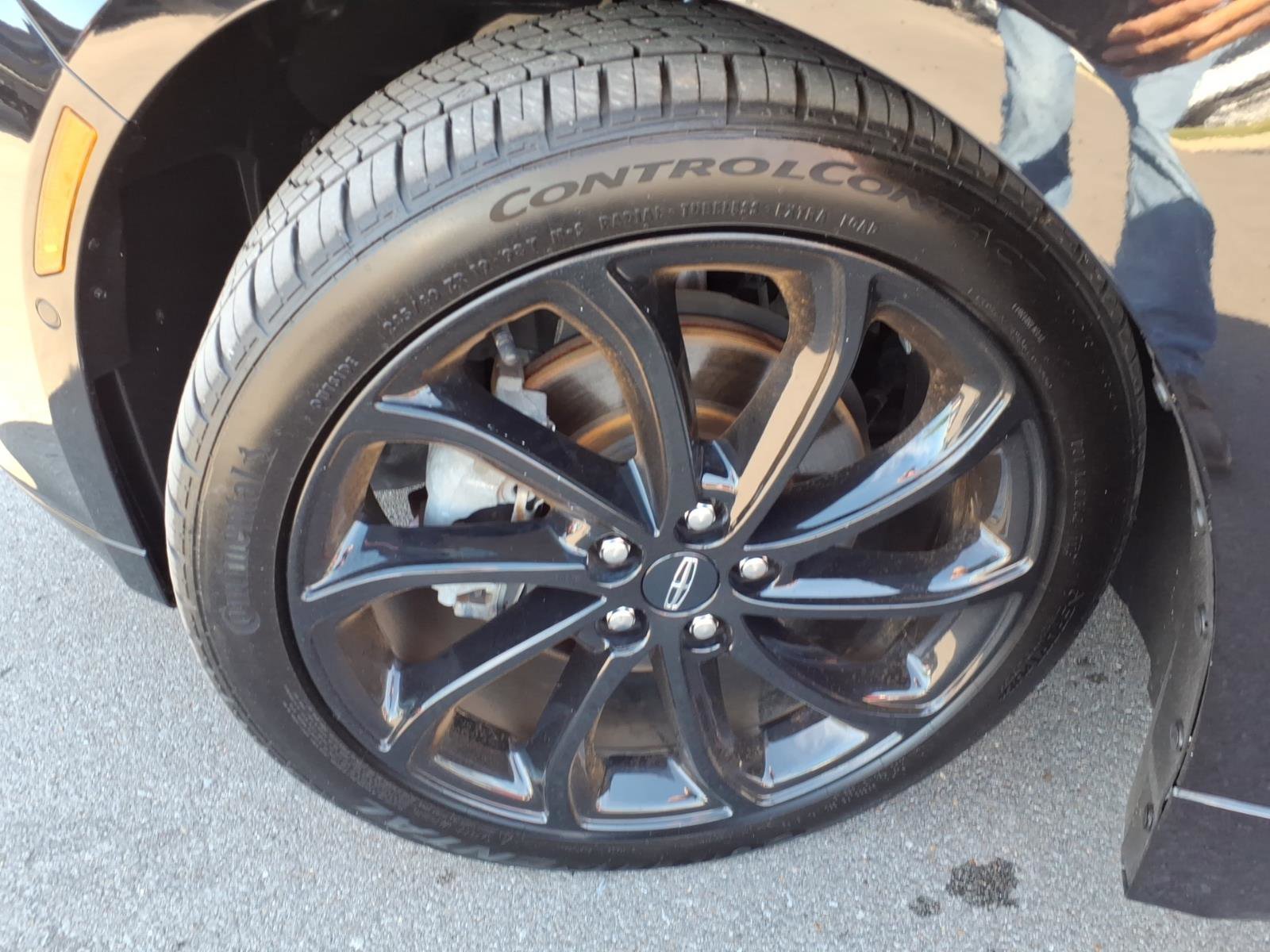 Used 2020 Lincoln MKZ Reserve w/ Monochromatic Package FWD image 9
