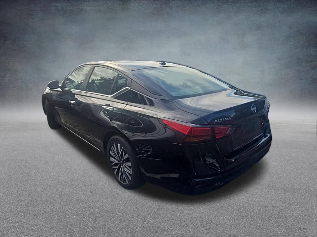Used 2025 Nissan Altima 2.5 SV FWD image 5