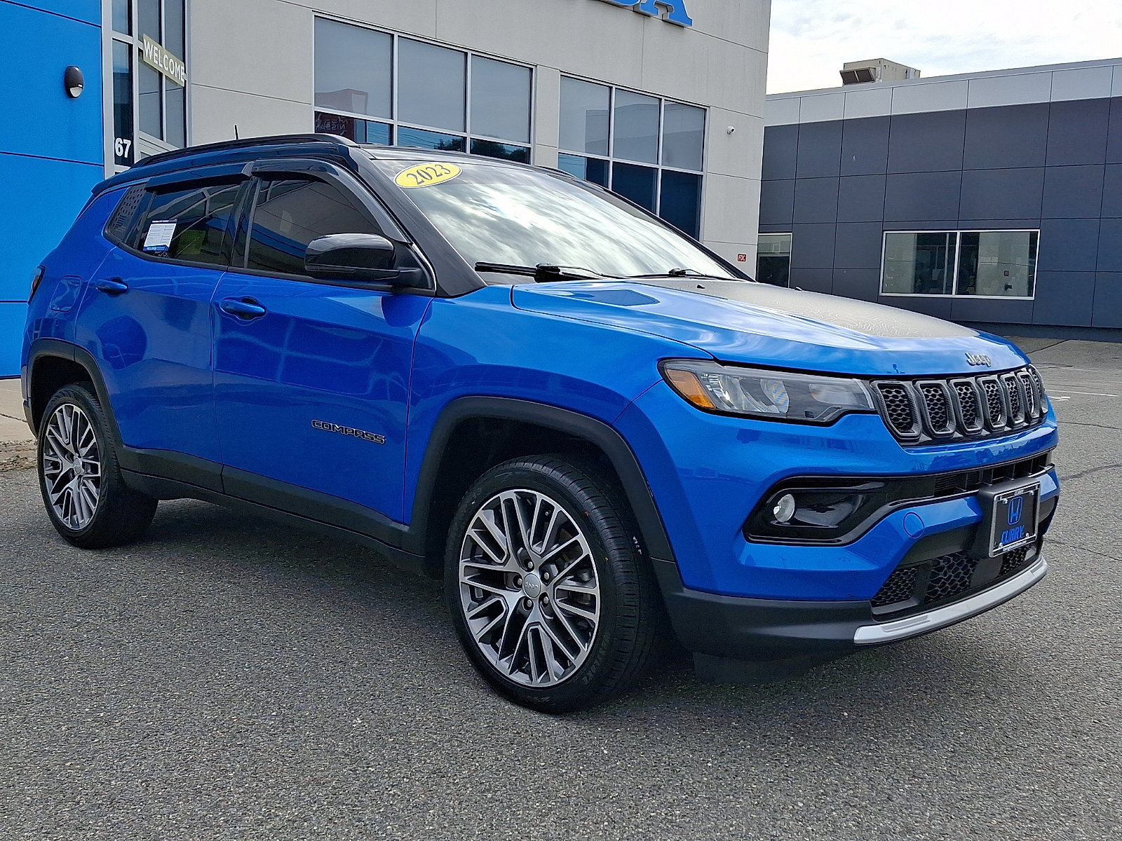 Used 2023 Jeep Compass Limited w/ Elite Group AWD/4WD image 3