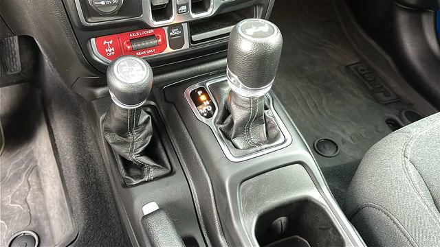 Used 2024 Jeep Wrangler Unlimited AWD/4WD image 20