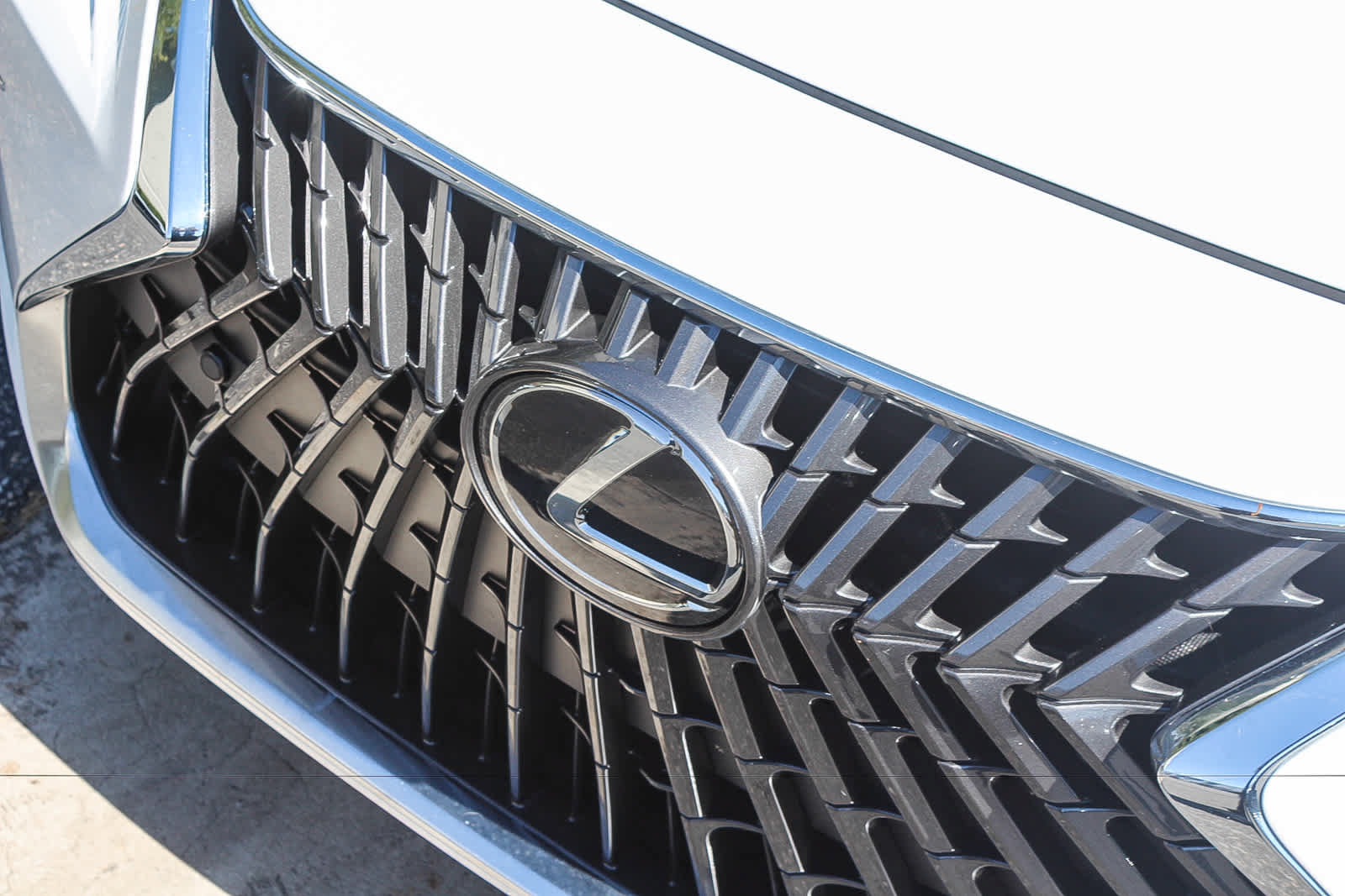 Used 2025 Lexus ES 300h w/ Premium Package FWD image 12