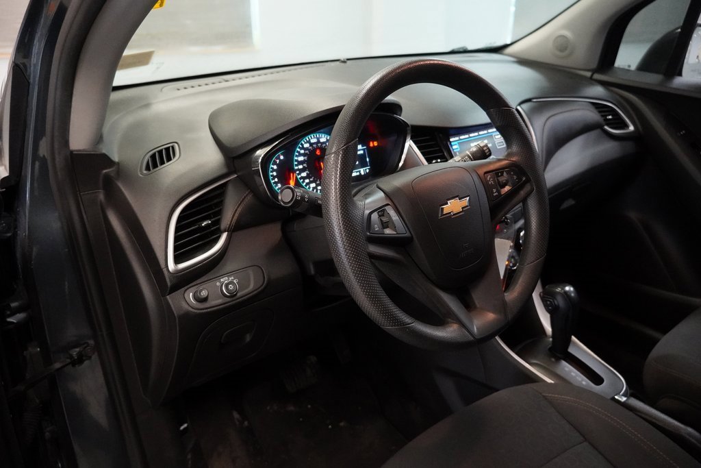 Used 2022 Chevrolet Trax LS w/ Tint and Cruise Package image 6