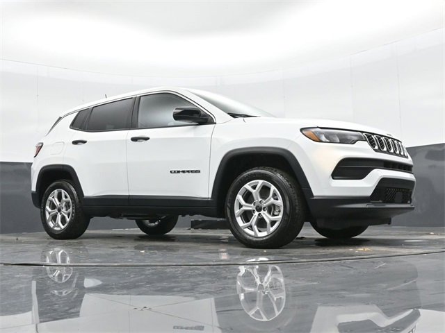 Used 2025 Jeep Compass Sport image 40