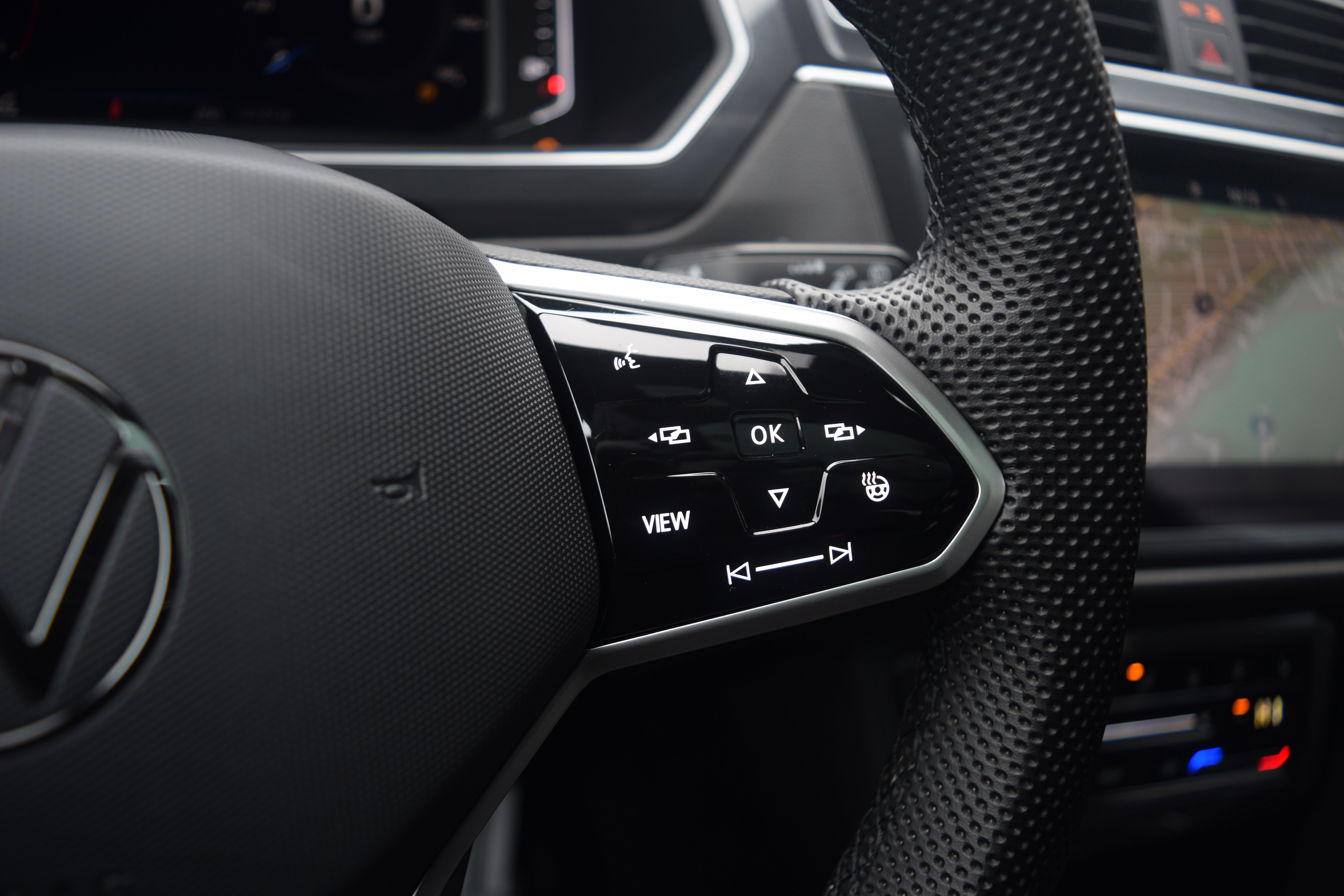 Used 2024 Volkswagen Tiguan SEL R-Line image 4