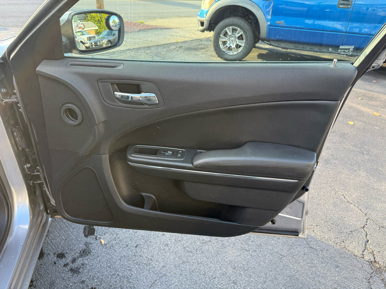 Used 2014 Dodge Charger SE image 31