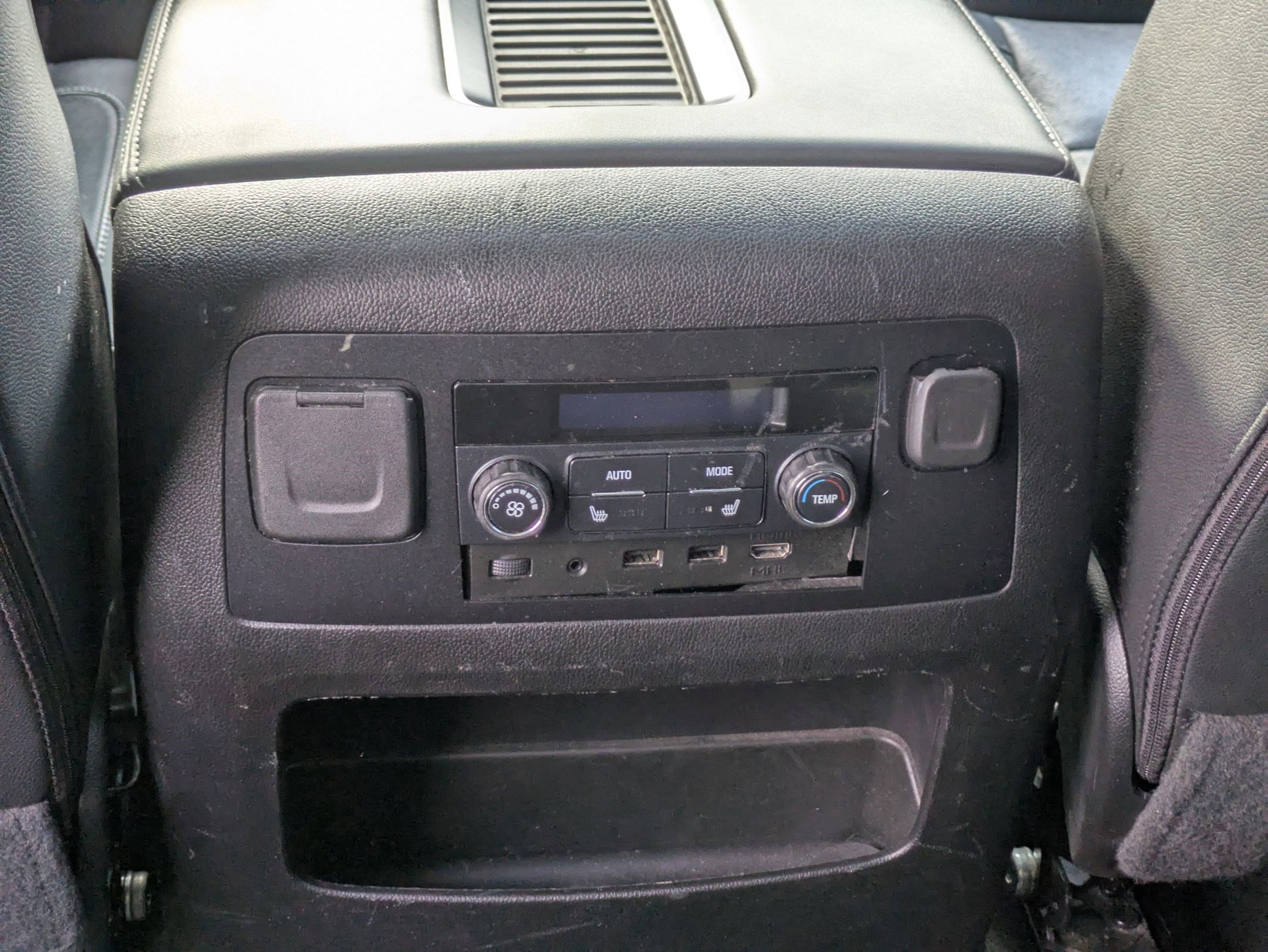 Used 2020 Chevrolet Suburban Premier image 30