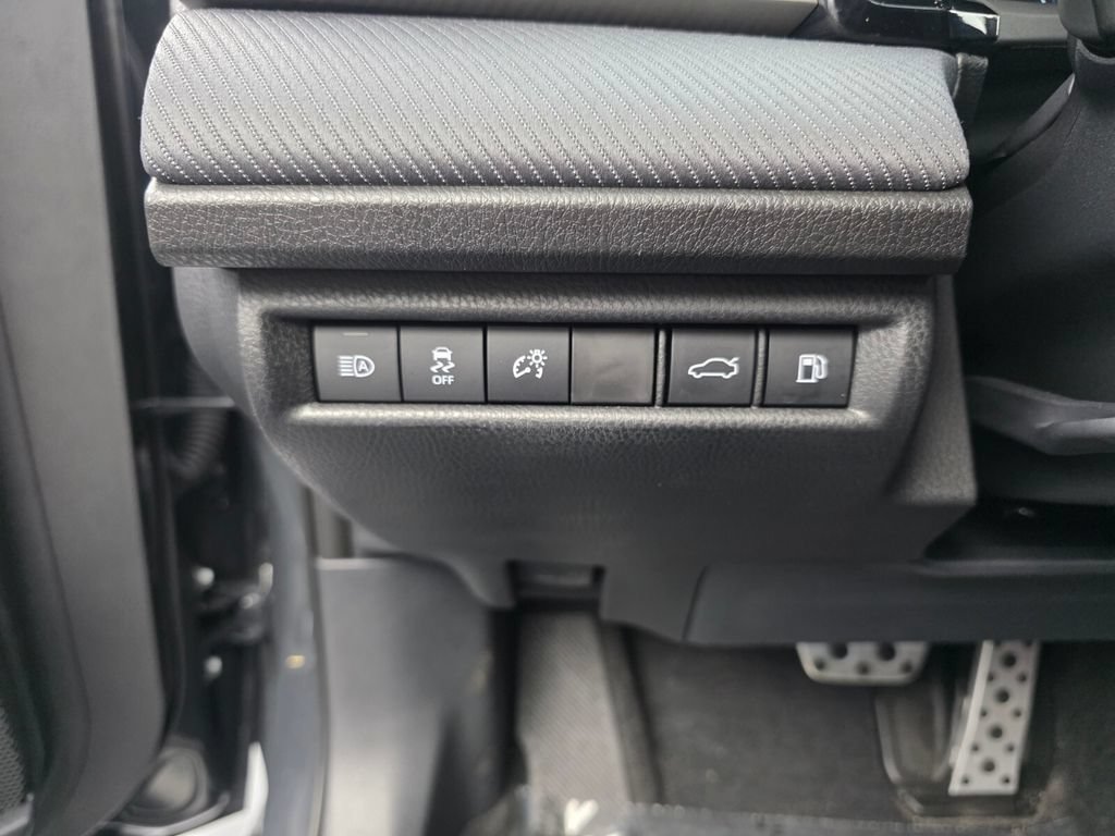 Used 2025 Toyota Camry SE FWD image 24