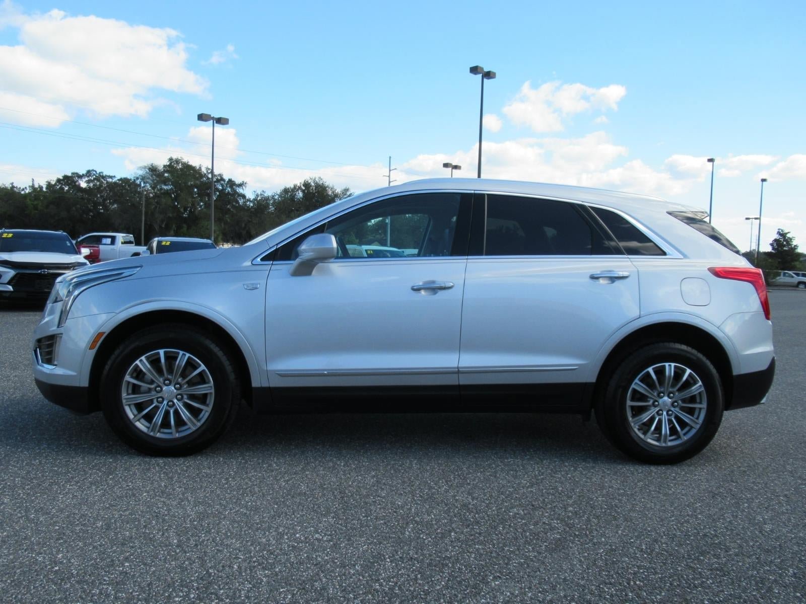 Used 2017 Cadillac XT5 Luxury w/ Driver Awareness Package FWD image 4