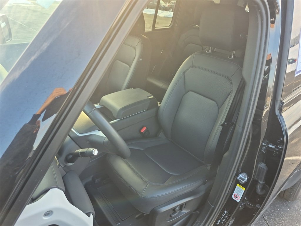 Used 2025 Land Rover Defender 110 S image 17