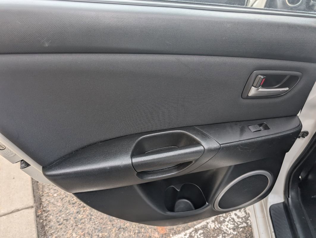 Used 2006 MAZDA MAZDA3 s image 27