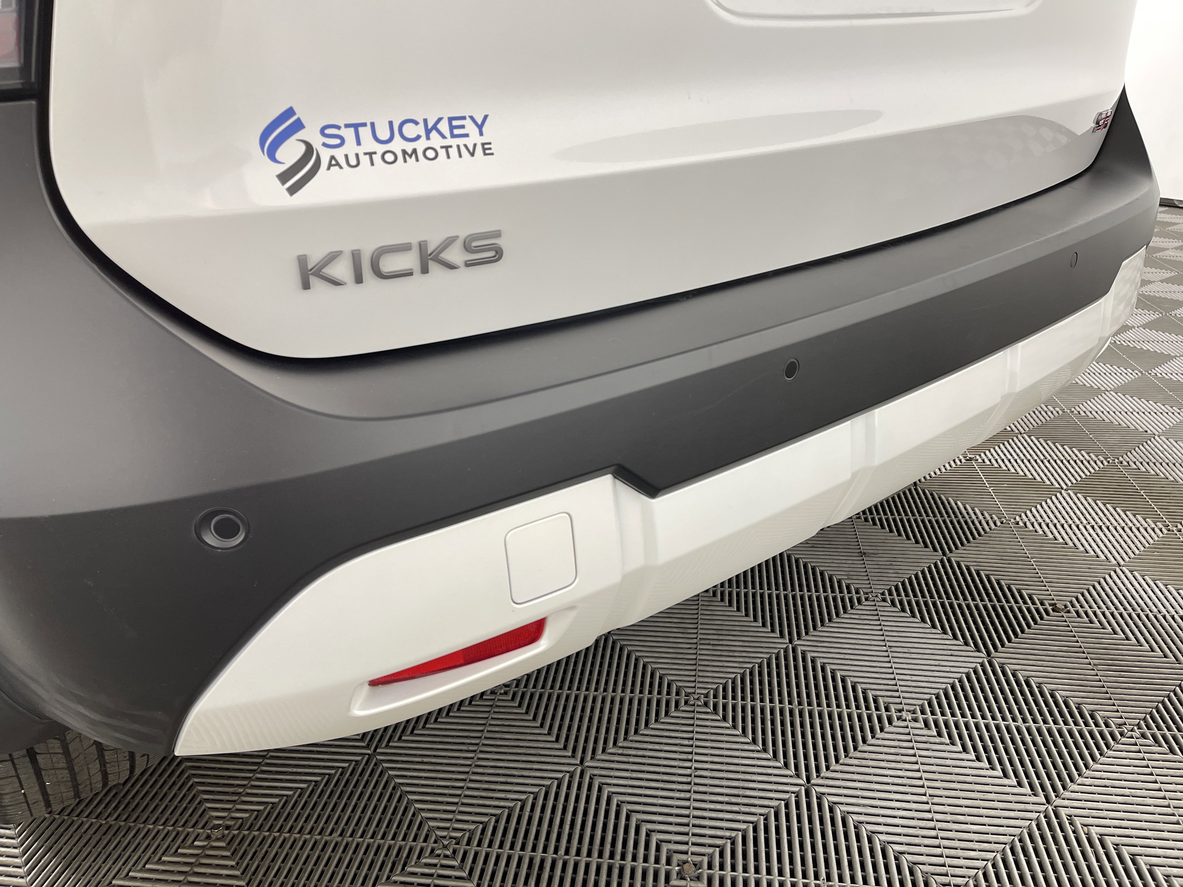 Used 2025 Nissan Kicks SR image 6
