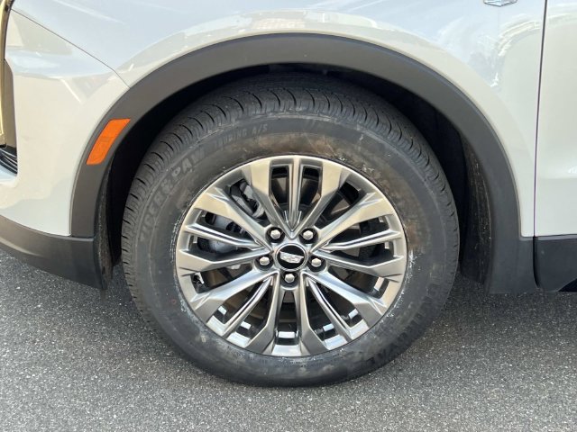 Certified 2025 Cadillac XT4 Premium Luxury AWD/4WD image 8