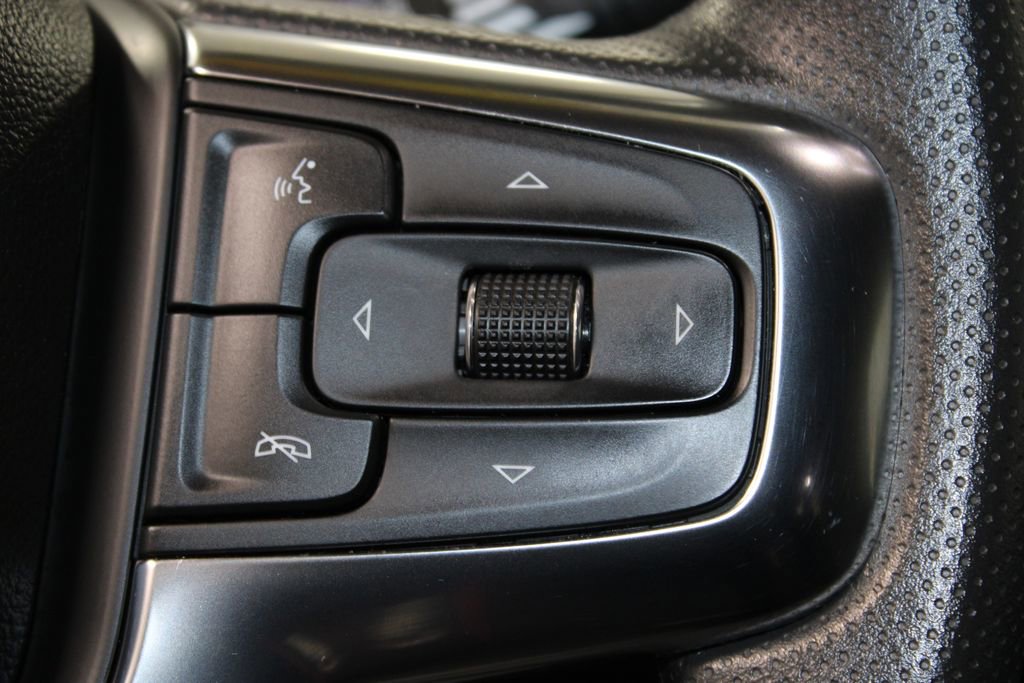 Used 2025 Chevrolet Blazer LT image 32