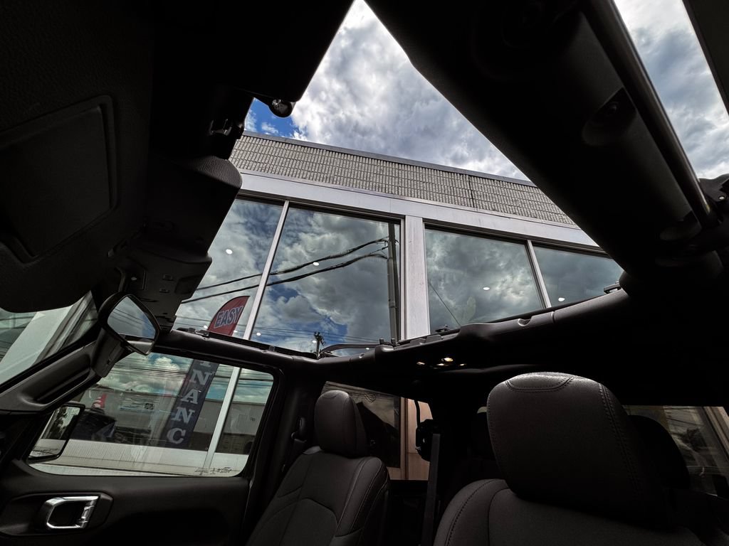 Used 2022 Jeep Wrangler Sport AWD/4WD image 26