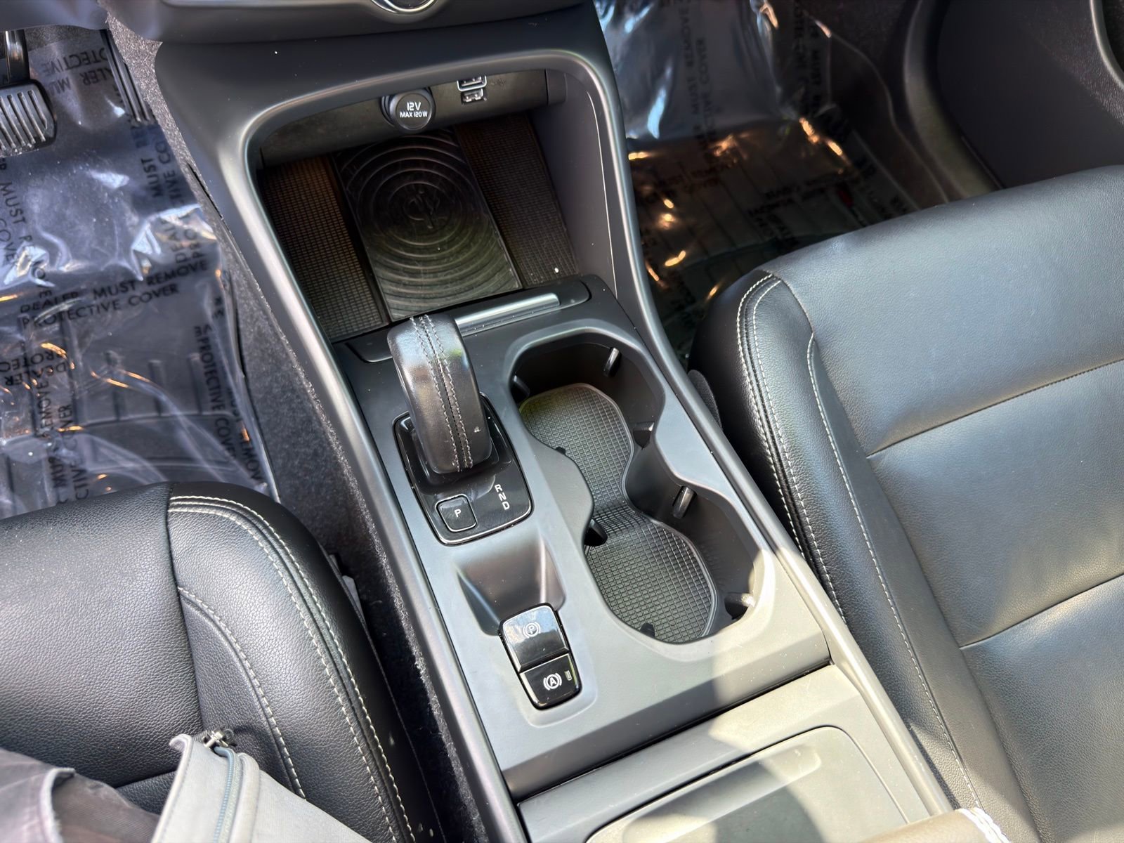 Used 2019 Volvo XC40 T4 Momentum image 27