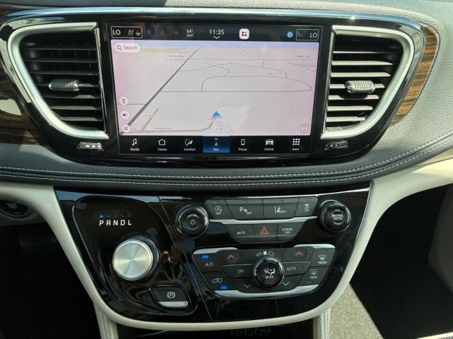 Used 2023 Chrysler Pacifica Limited FWD image 33