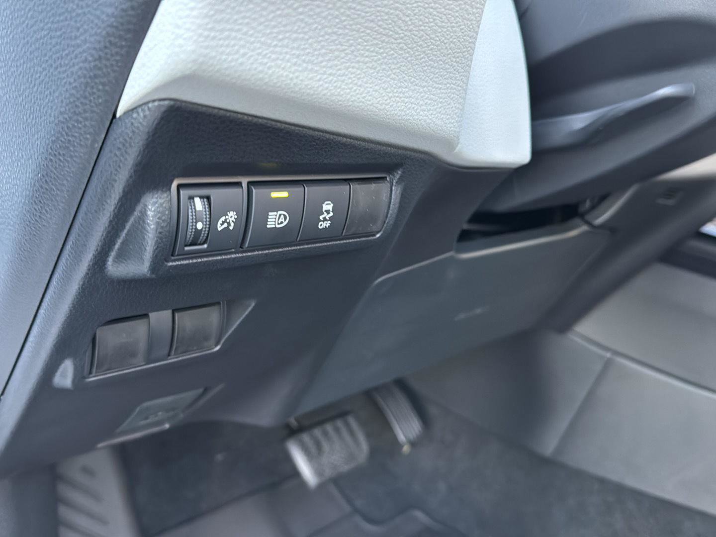 New 2026 Toyota Corolla Cross L image 29