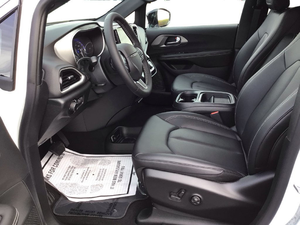 New 2027 Chrysler Pacifica LX FWD image 9