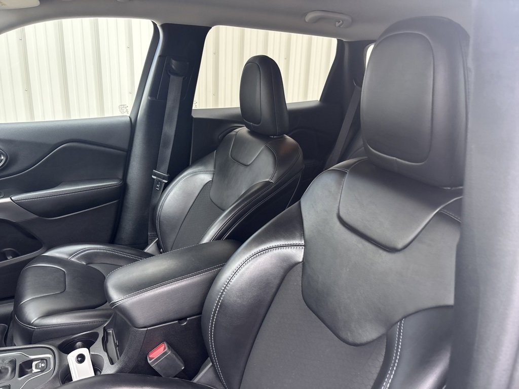 Used 2020 Jeep Cherokee Latitude Plus w/ Cold Weather Group image 21