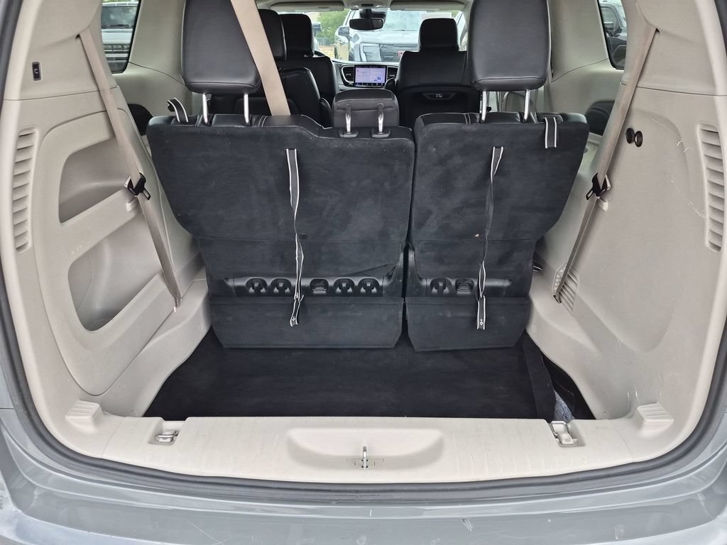 Used 2022 Chrysler Pacifica Touring-L FWD image 38
