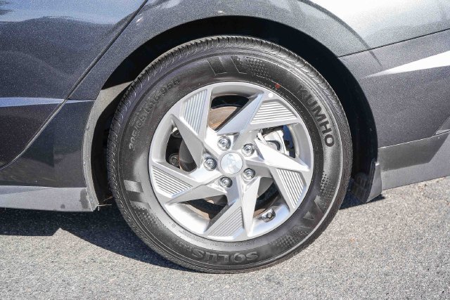 Used 2025 Hyundai Sonata SE FWD image 11